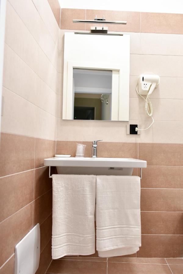 B&B A due passi Caserta Exterior foto